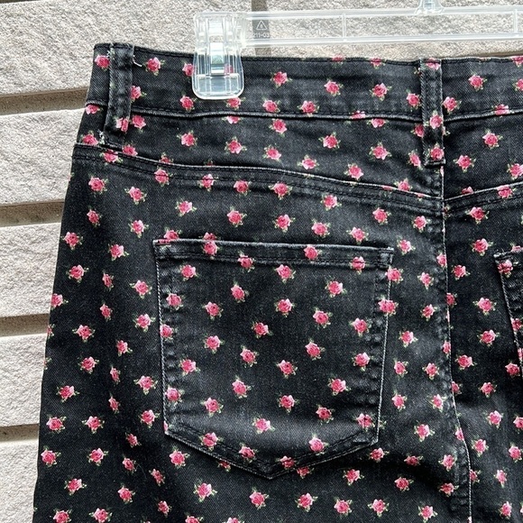 Forever 21 Black Denim Floral Mini Skirt Sz 0X - Picture 5 of 7
